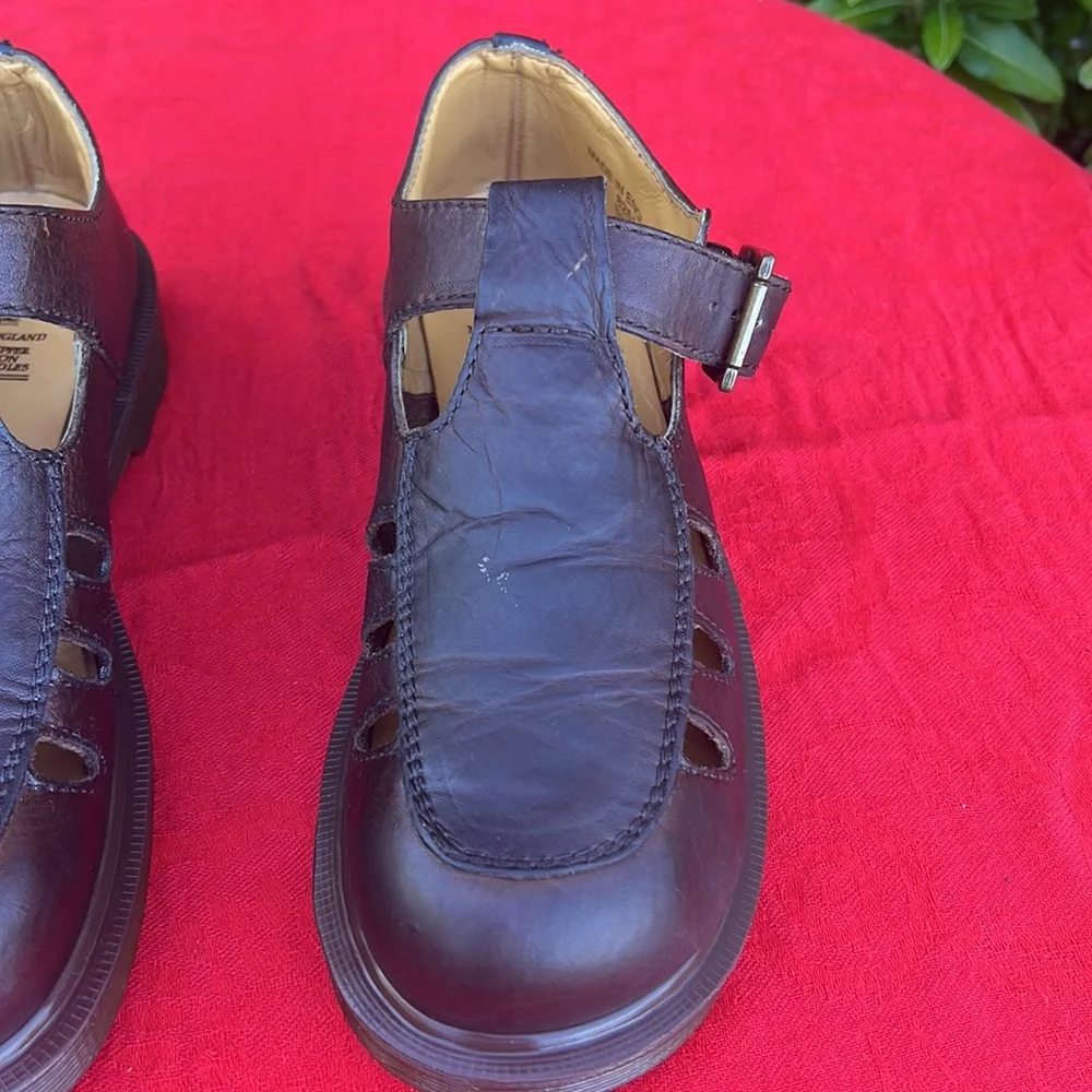🏴󠁧󠁢󠁥󠁮󠁧󠁿 Vintage Dr. Martens MIE T-Strap Cut Out Mary Jane Loafers UK 5